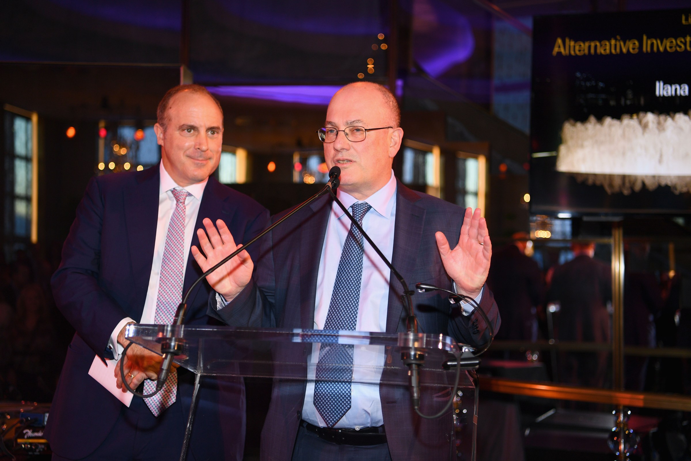 New Mets owner Steve Cohen speaks at some gala or other.