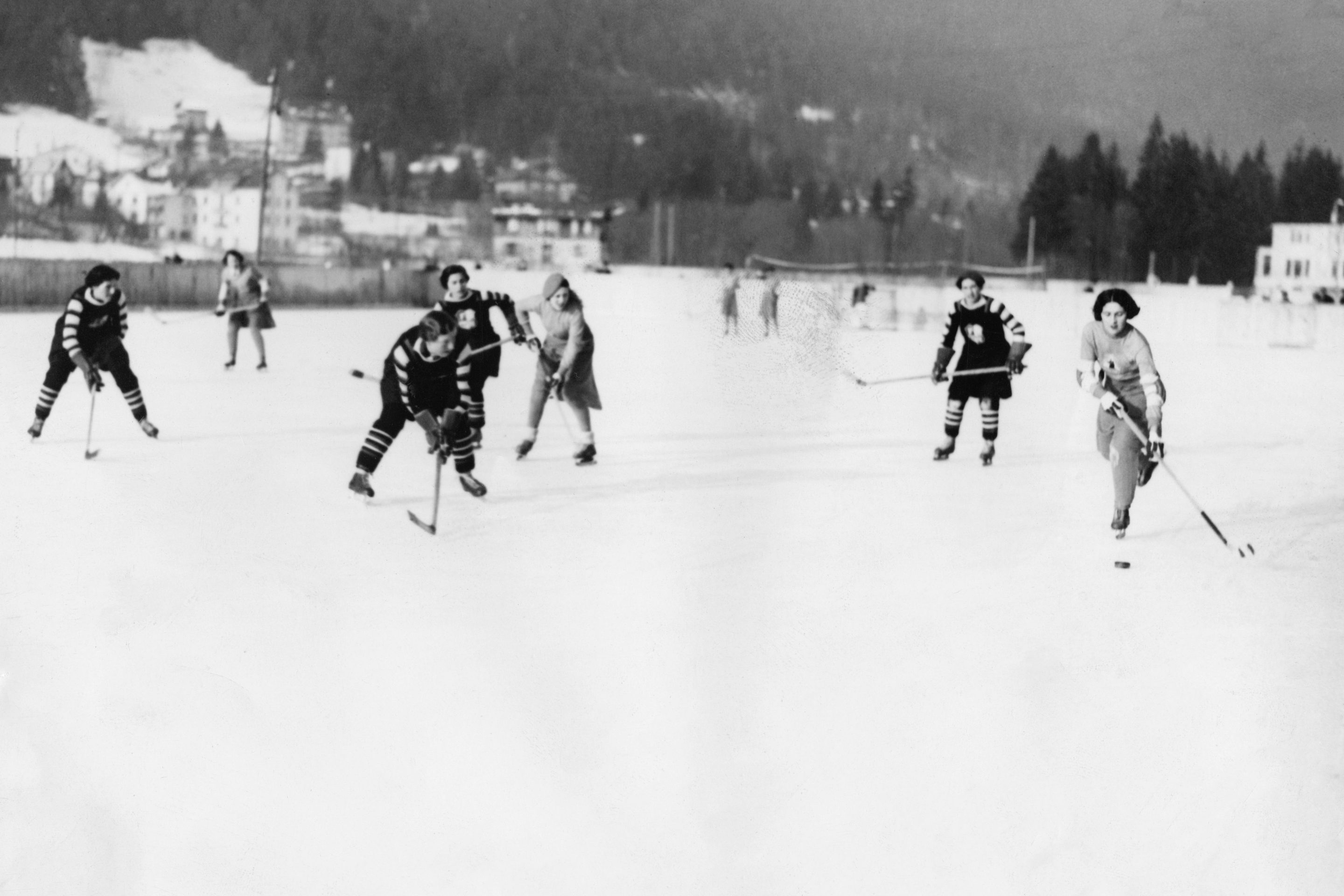 women playing outdoor ice hockey in the 1930s