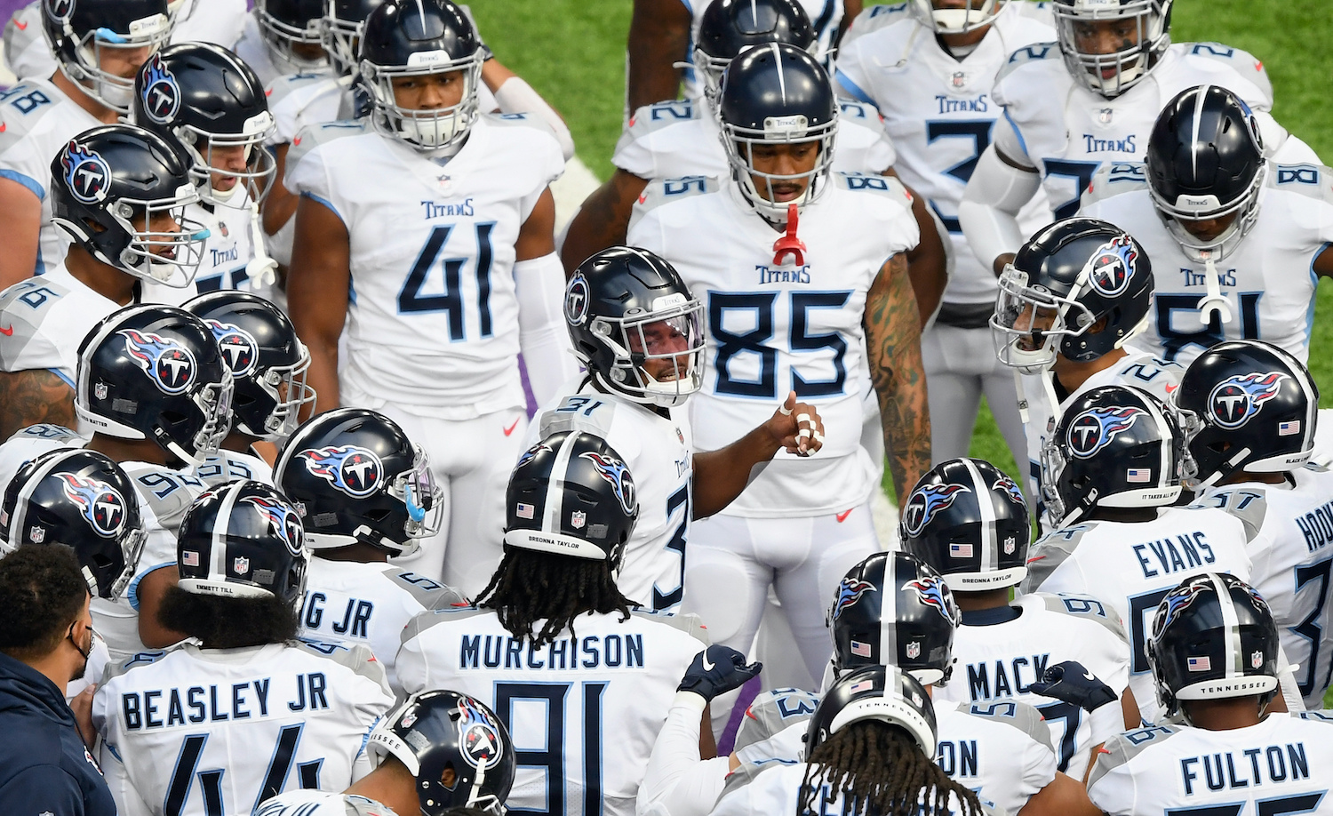 Kevin Byard #31 of the Tennessee Titans speaks to his teammates during warmups before the game against the Minnesota Vikings at U.S. Bank Stadium on September 27, 2020 in Minneapolis, Minnesota. (Photo by Hannah Foslien/Getty Images)