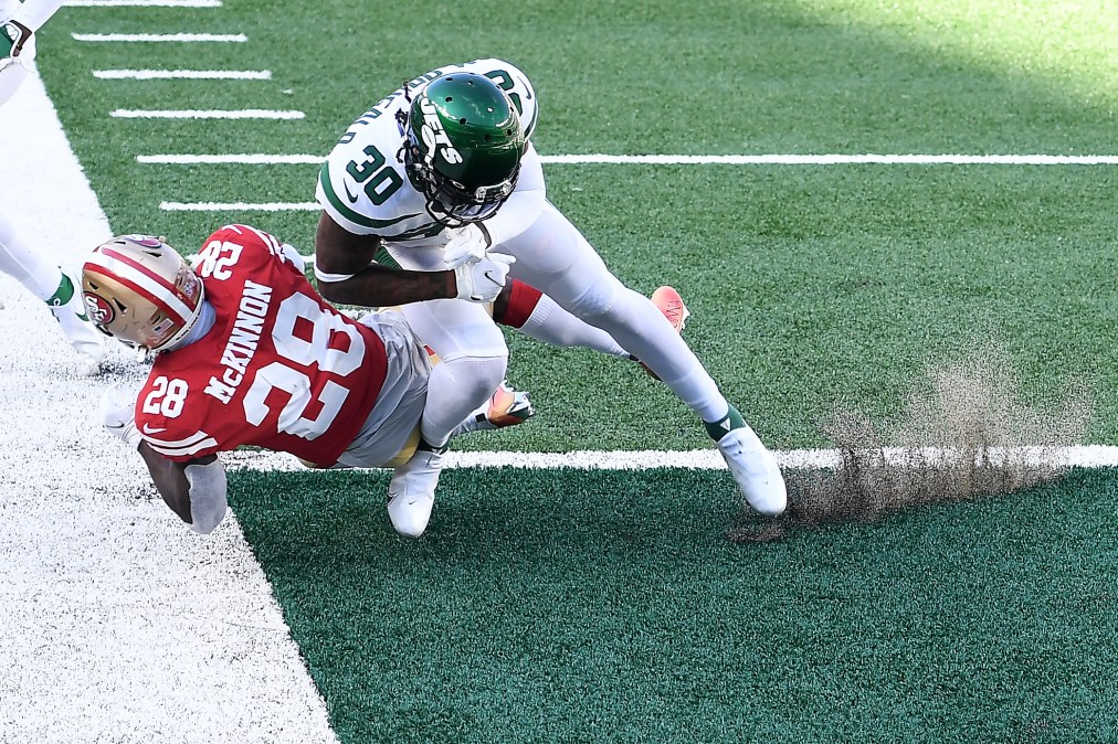EAST RUTHERFORD, NEW JERSEY - SEPTEMBER 20: Jerick McKinnon #28 of the San Francisco 49ers scores a touchdown as Bradley McDougald #30 of the New York Jets defends during the second half at MetLife Stadium on September 20, 2020 in East Rutherford, New Jersey. (Photo by Sarah Stier/Getty Images)