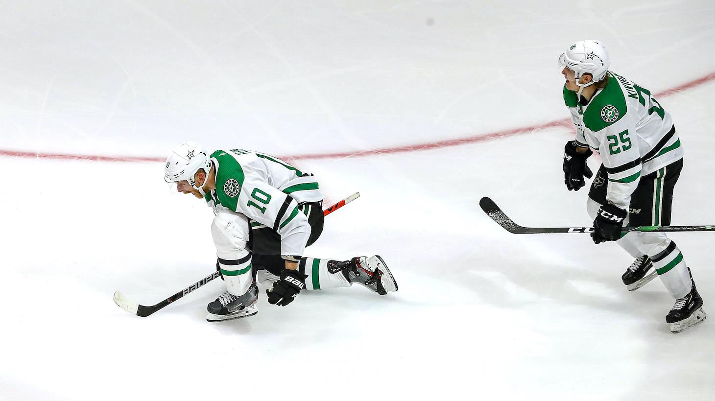 EDMONTON, ALBERTA - SEPTEMBER 26: Corey Perry #10 of the Dallas Stars celebrates after scoring the game-winning goal against the Tampa Bay Lightning during the second overtime period to give the Stars the 3-2 victory in Game Five of the 2020 NHL Stanley Cup Final at Rogers Place on September 26, 2020 in Edmonton, Alberta, Canada. (Photo by Bruce Bennett/Getty Images)