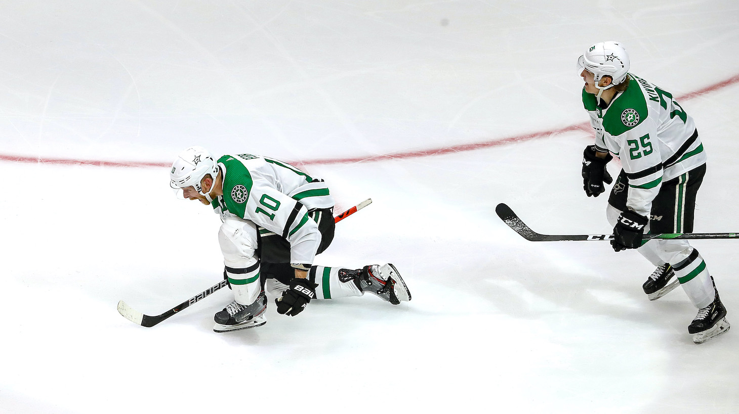 EDMONTON, ALBERTA - SEPTEMBER 26: Corey Perry #10 of the Dallas Stars celebrates after scoring the game-winning goal against the Tampa Bay Lightning during the second overtime period to give the Stars the 3-2 victory in Game Five of the 2020 NHL Stanley Cup Final at Rogers Place on September 26, 2020 in Edmonton, Alberta, Canada. (Photo by Bruce Bennett/Getty Images)
