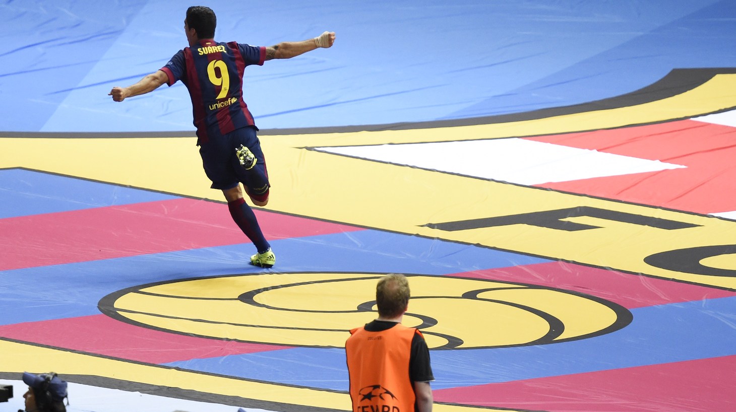 Barcelona's Uruguayan forward Luis Suarez (L) celebrates after scoring the 1-2 during the UEFA Champions League Final football match between Juventus and FC Barcelona at the Olympic Stadium in Berlin on June 6, 2015.