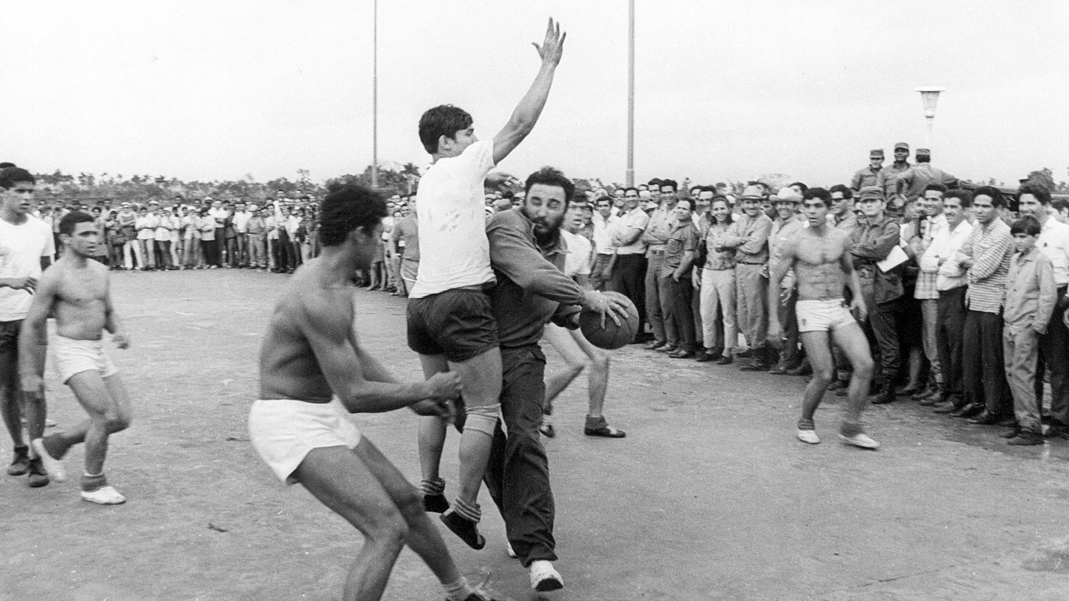 Fidel Castro plays hoops