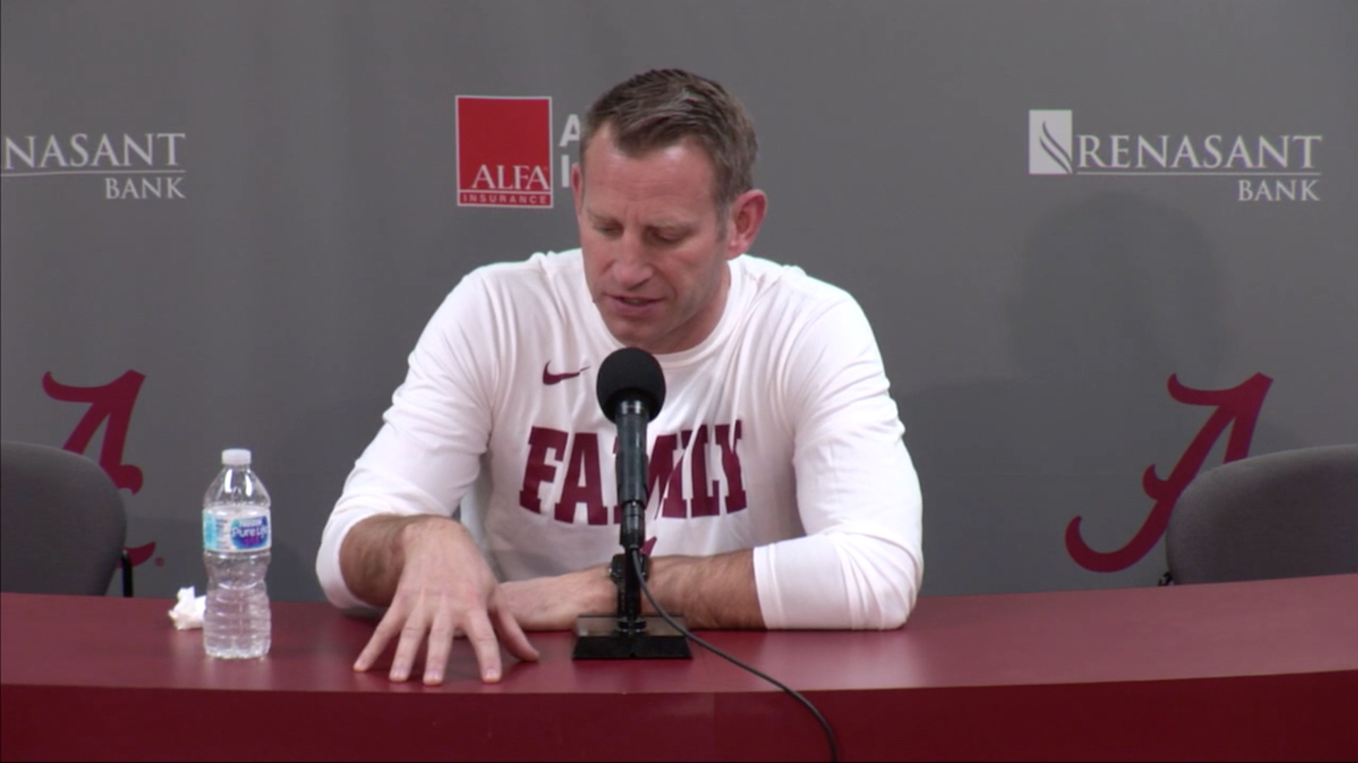 Alabama men's basketball coach Nate Oats speaks at a press conference.