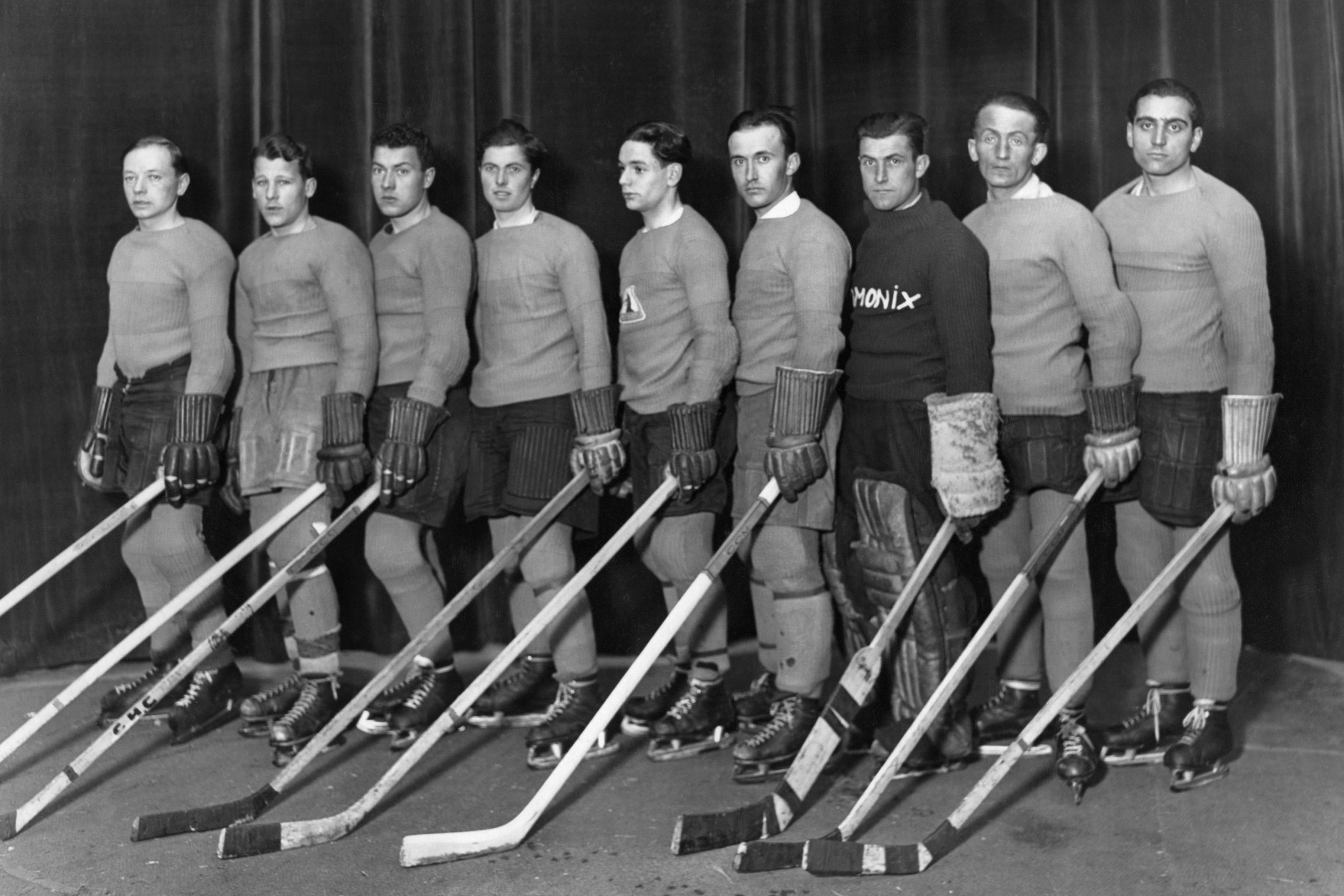 Picture taken in the 30s shows Chamonix's ice hockey players.
