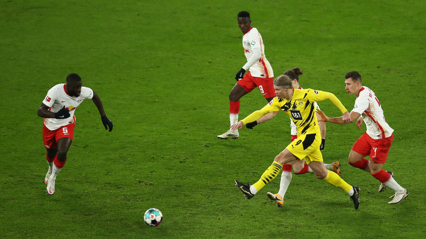 Erling Haaland of Borussia Dortmund battles for possession with Dayot Upamecano, Amadou Haidara, Marcel Sabitzer and Willi Orban of RB Leipzig during the Bundesliga match between RB Leipzig and Borussia Dortmund at Red Bull Arena on January 09, 2021 in Leipzig, Germany. Sporting stadiums around Germany remain under strict restrictions due to the Coronavirus Pandemic as Government social distancing laws prohibit fans inside venues resulting in games being played behind closed doors.