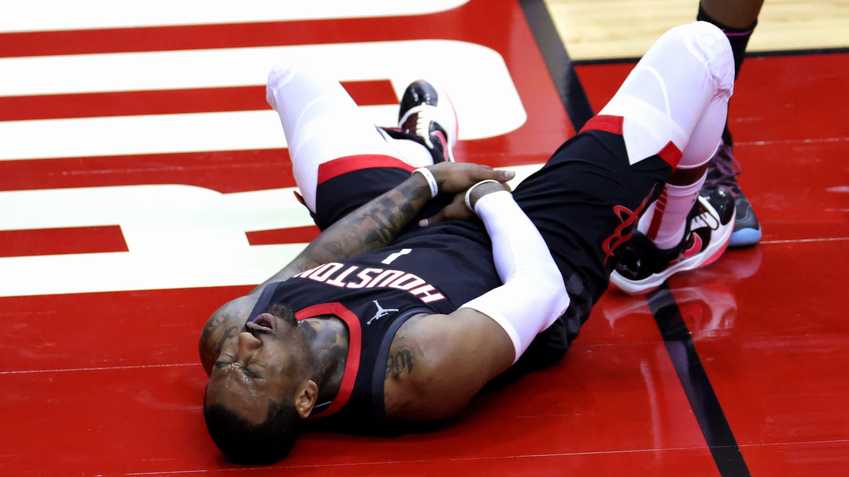 John Wall clutches his dick and balls on the floor of Rockets arena