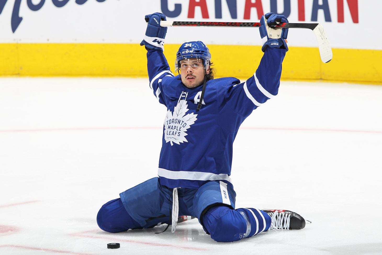 TORONTO, ON - FEBRUARY 22: Auston Matthews #34 of the Toronto Maple Leafs stretches during the warm-up prior to playing against the Calgary Flames in an NHL game at Scotiabank Arena on February 22, 2021 in Toronto, Ontario, Canada. The Flames defeated the Maple Leafs 3-0. (Photo by Claus Andersen/Getty Images) *** Local Caption *** Auston Matthews