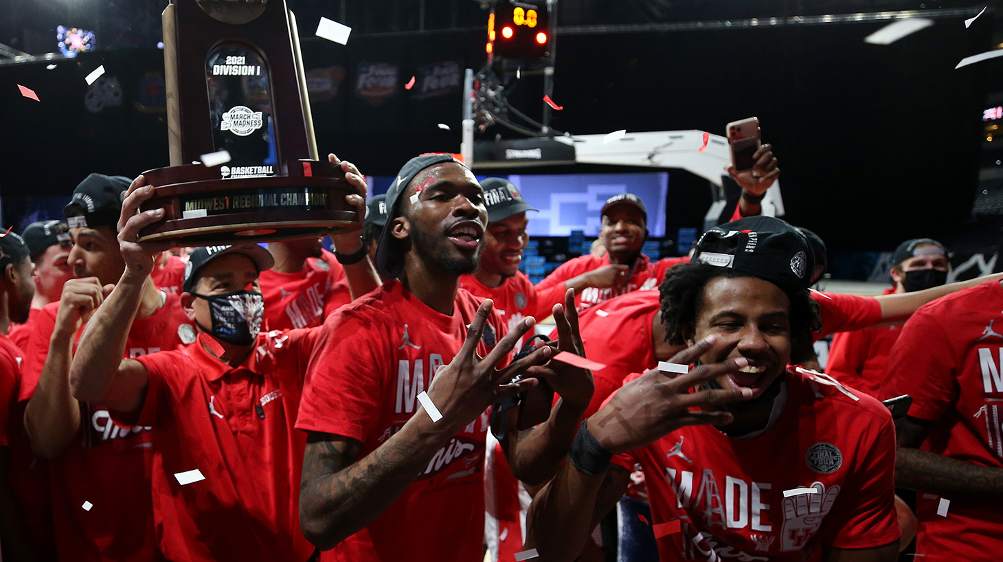 The Houston Cougars celebrate after defeating the Oregon State Beavers in the Elite Eight round of the 2021 NCAA Men's Basketball Tournament at Lucas Oil Stadium on March 29, 2021 in Indianapolis, Indiana