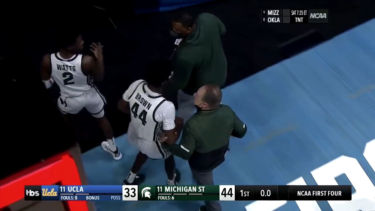 Michigan State head coach Tom Izzo argues with his player Gabe Brown at halftime of Thursday's game against UCLA.