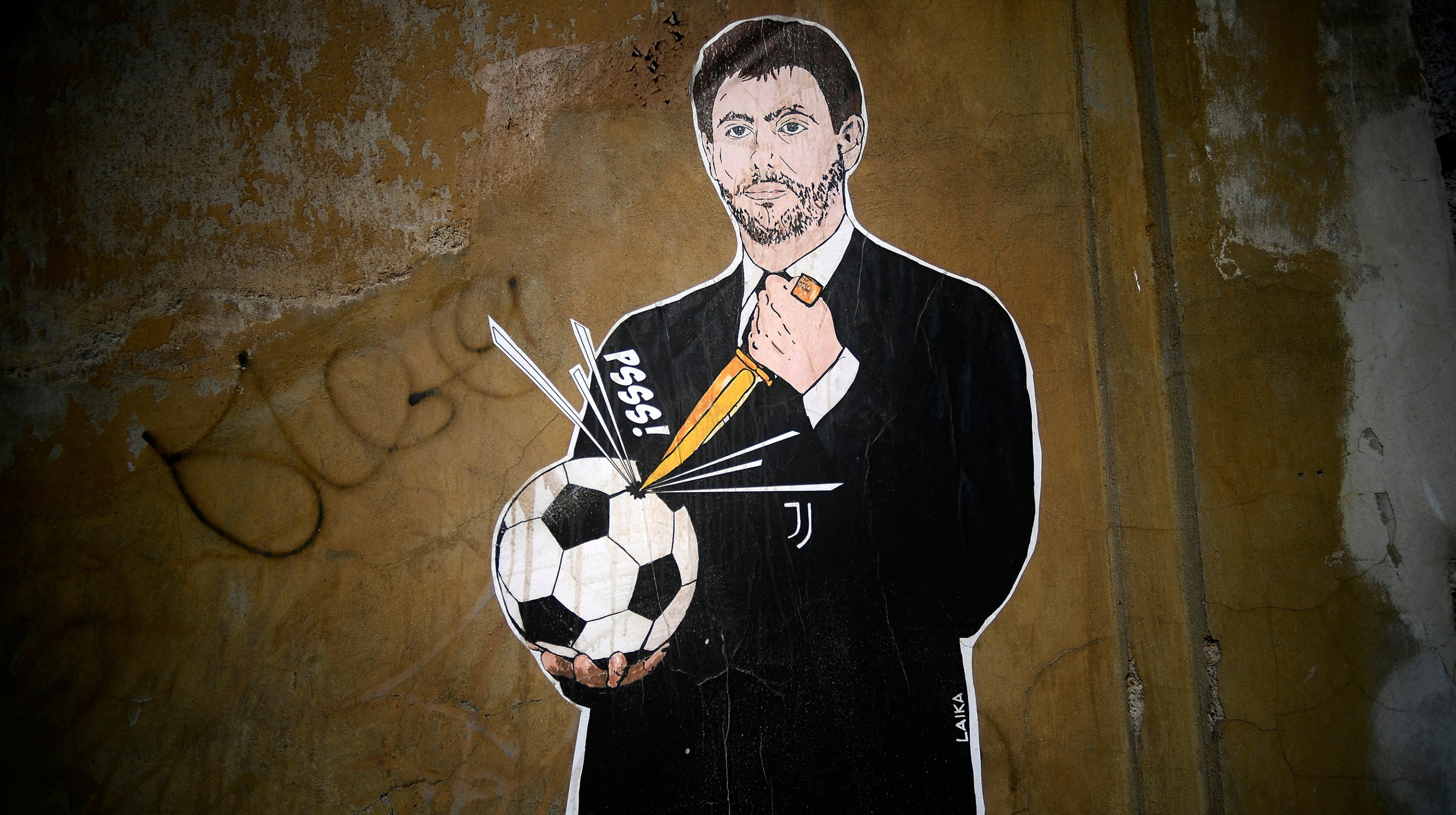 A photo shows a grafiti entitled "The failed coup" (Il Golpe Fallito) by Italian artist Laika, showing Juventus President Andrea Agnelli puncturing a football, near the headquarters of the Italian Football Federation in Rome on April 21, 2021.
