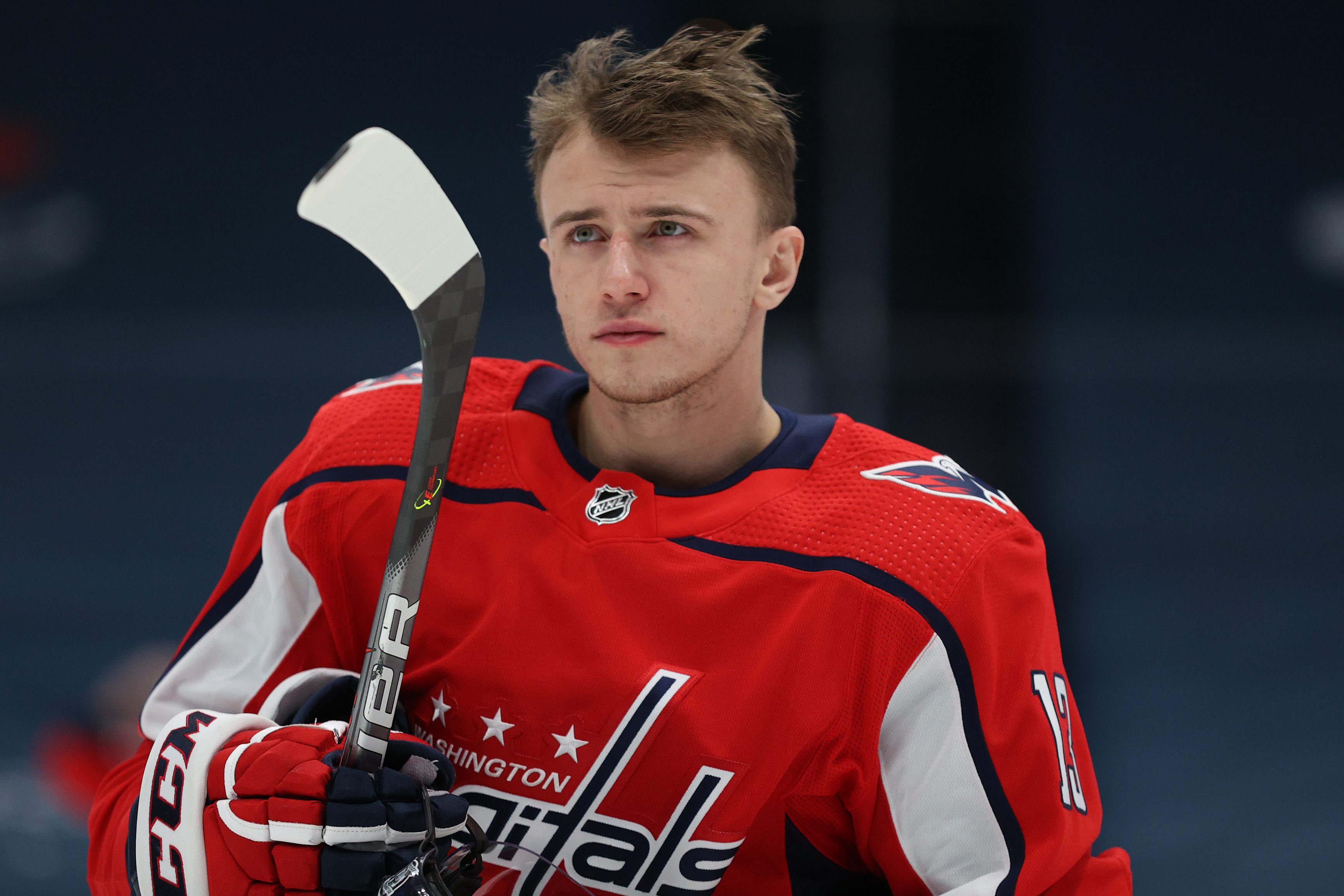 Jakub Vrana warms up