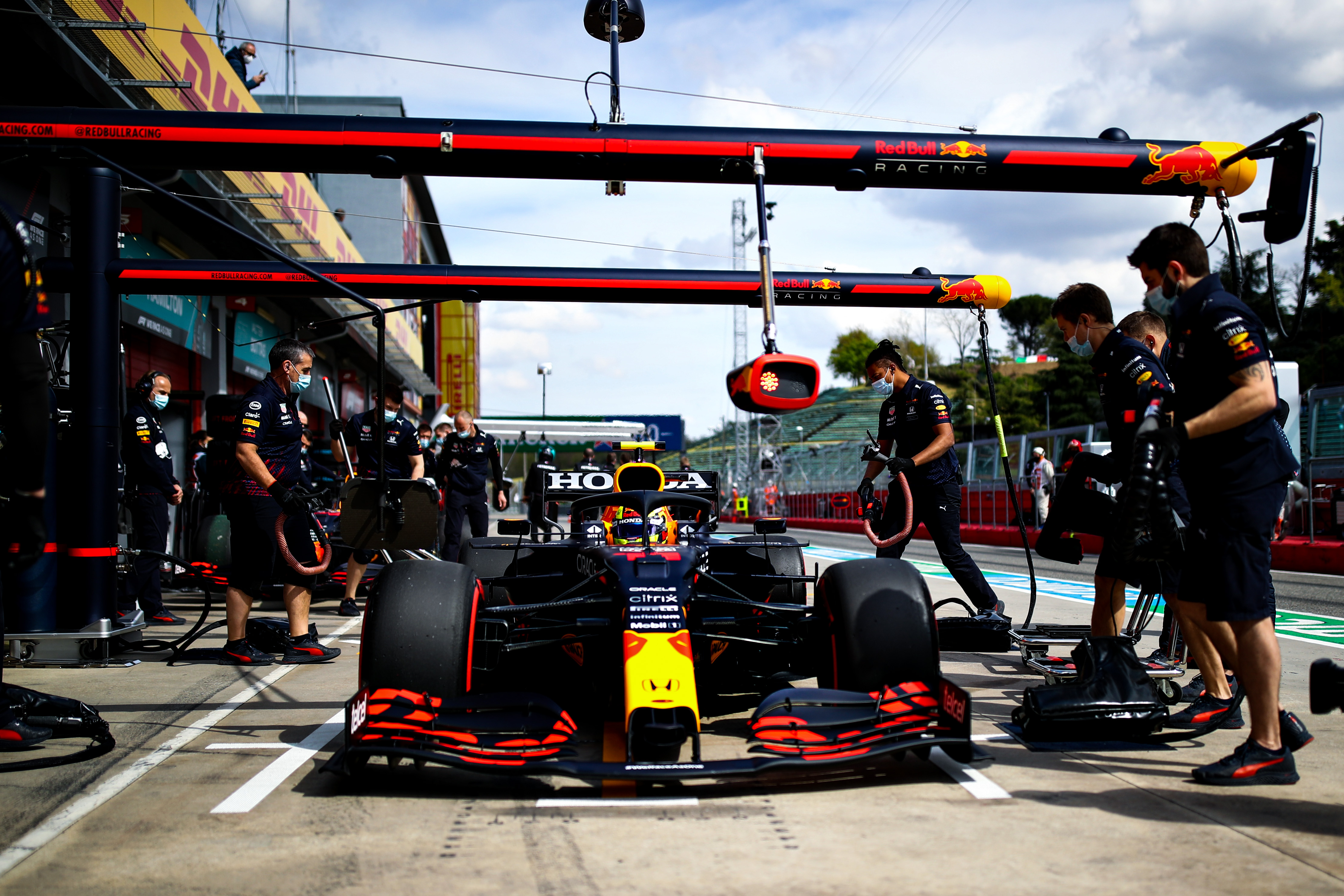 Max Verstappen's Coach Believes “Secretive” F1 Could've Solved