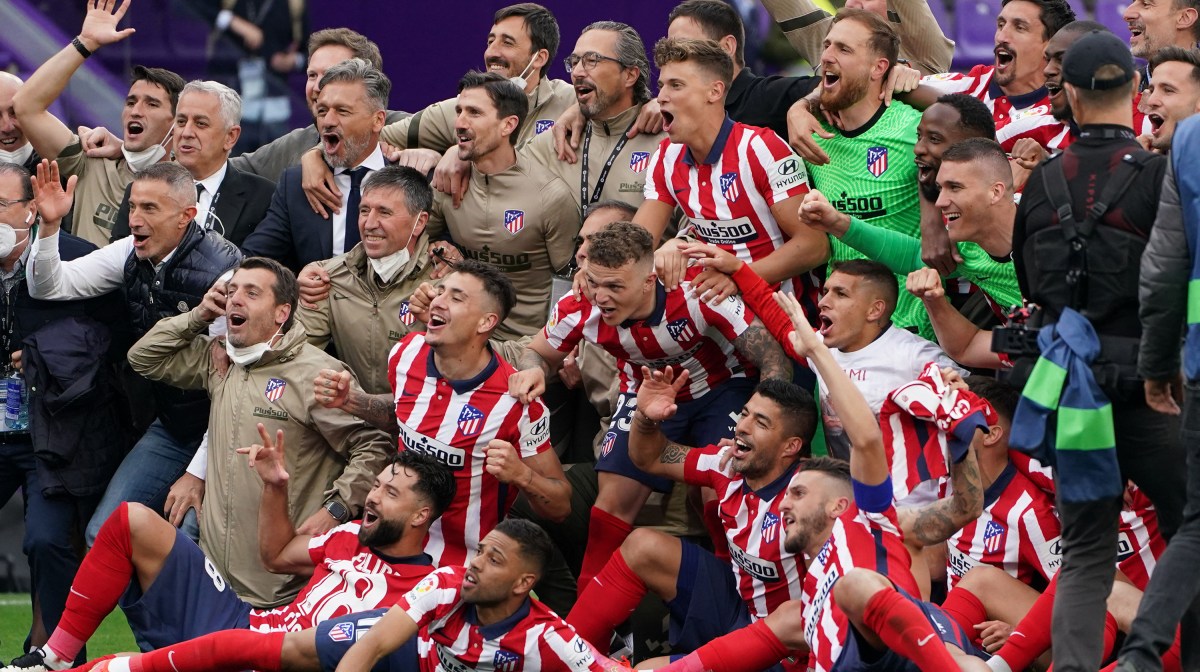 Atletico Madrid's players celebrate after winning the Spanish league football match against Real Valladolid FC and the Liga Championship title at the Jose Zorilla stadium in Valladolid on May 22, 2021.