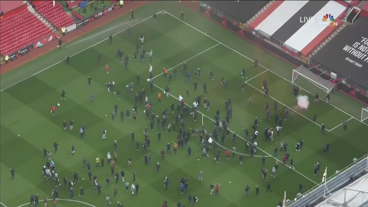 overhead view of crowds at Old Trafford