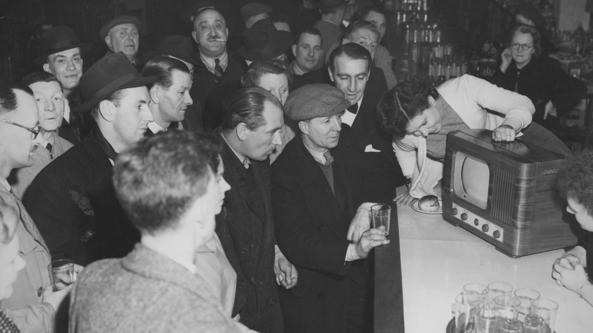 Boxing fans watch a televised fight between Albert Finch of Britain and Baby Day (Lewis Warren) of the USA, in a bar, UK, 7th February 1950. Day won on points.