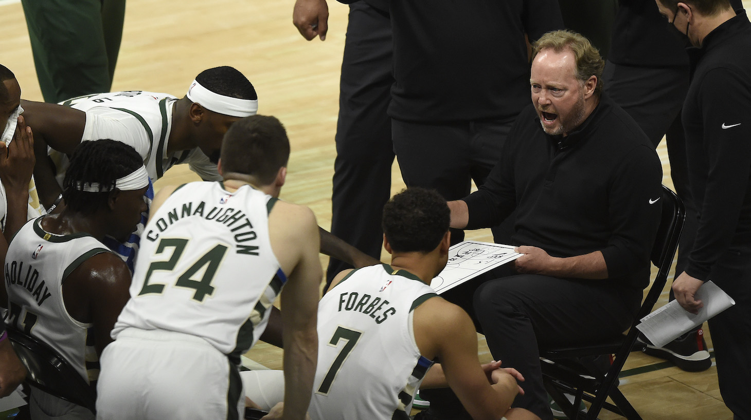 MILWAUKEE, WISCONSIN - JUNE 25: Head coach Mike Budenholzer of the Milwaukee Bucks draws up a play during a huddle during the second half in game two of the Eastern Conference Finals against the Atlanta Hawks at Fiserv Forum on June 25, 2021 in Milwaukee, Wisconsin. NOTE TO USER: User expressly acknowledges and agrees that, by downloading and or using this photograph, User is consenting to the terms and conditions of the Getty Images License Agreement. (Photo by Patrick McDermott/Getty Images)