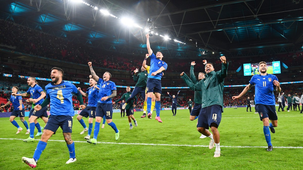 Players of Italy celebrate following their team's victory in the penalty shoot out after the UEFA Euro 2020 Championship Semi-final match between Italy and Spain at Wembley Stadium on July 06, 2021 in London, England.