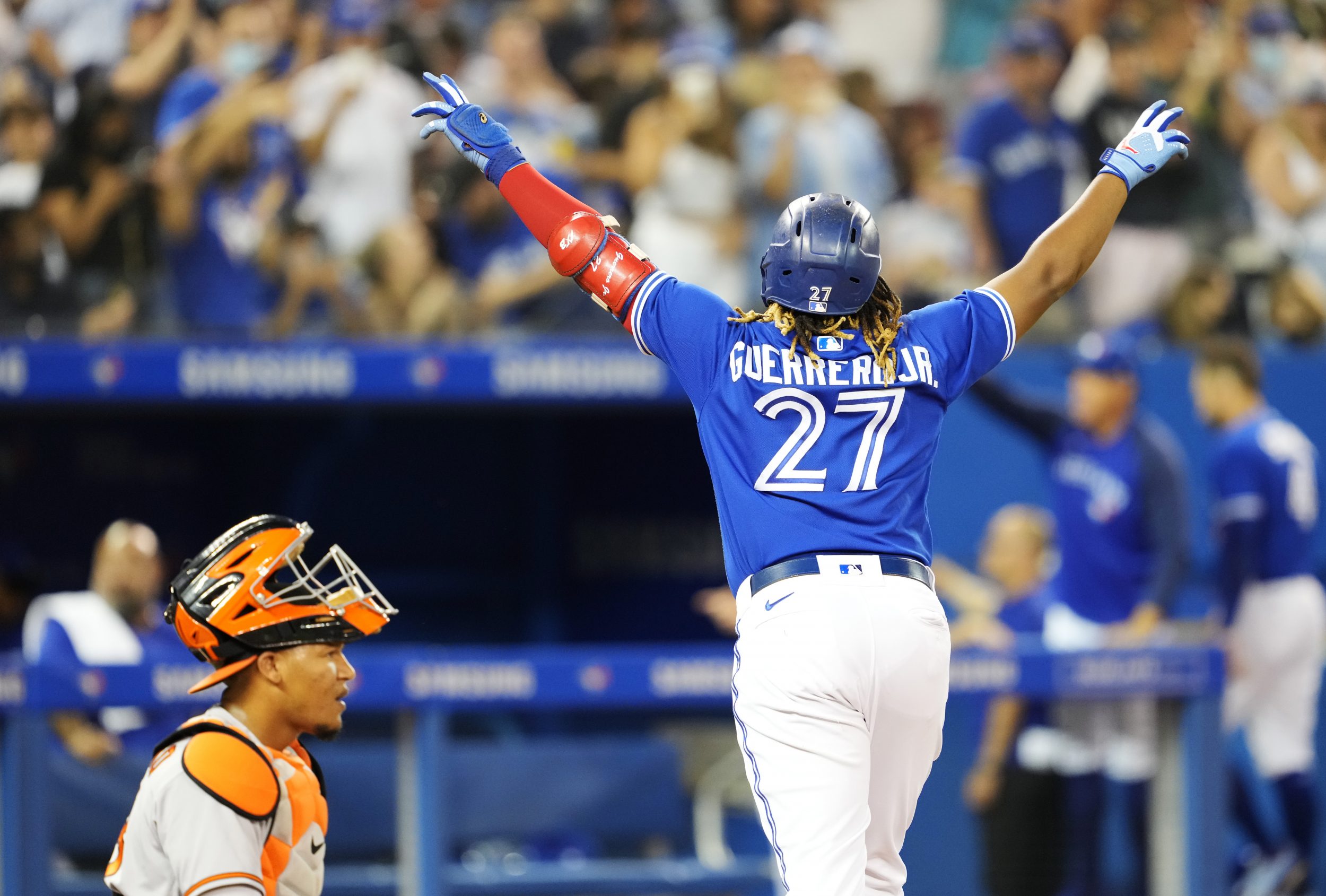 Vlad Jr. socked a pair of huge dingers for the Blue Jays Monday night.