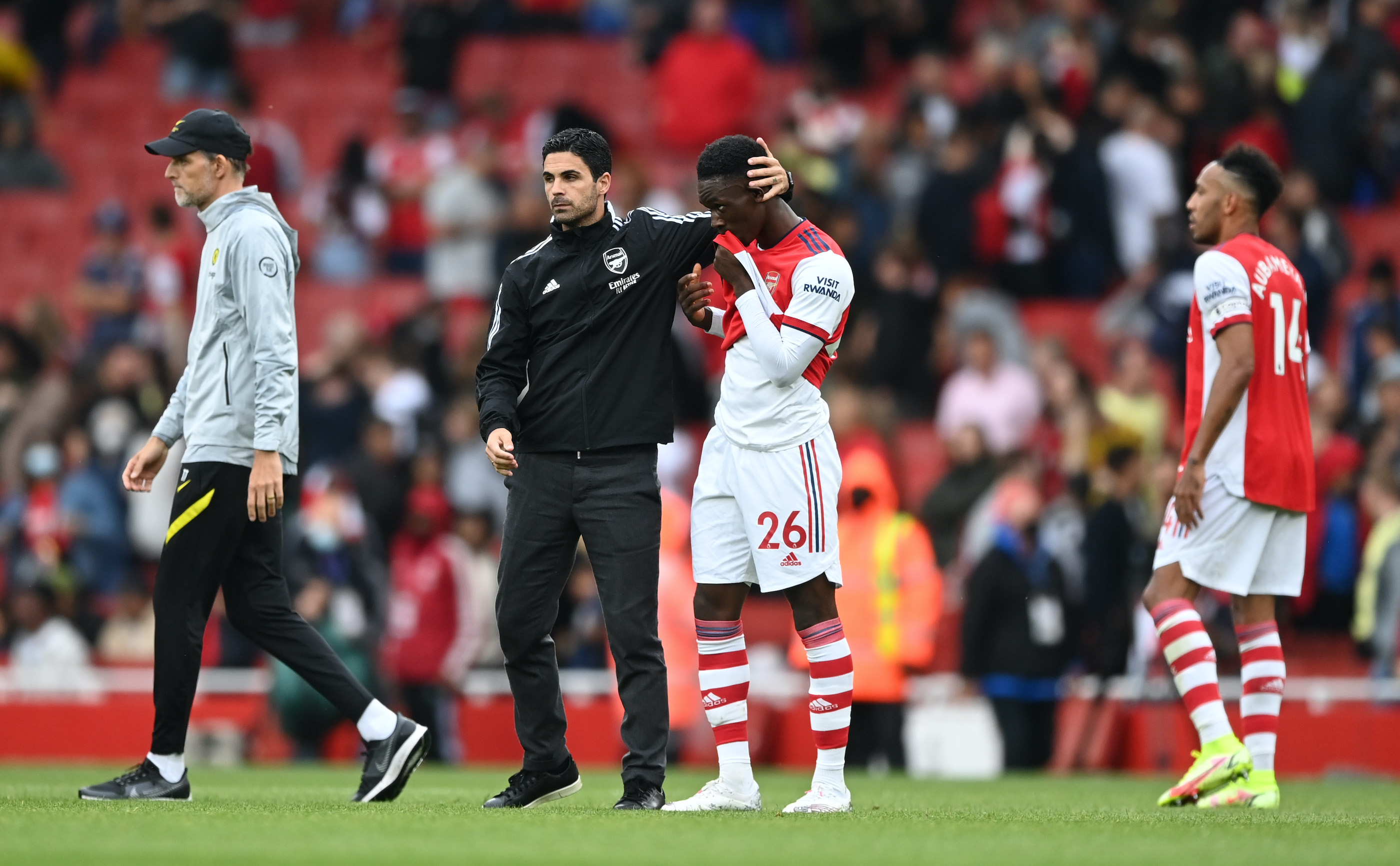 Folarin Balogun of Arsenal looks dejected as he is consoled by Mikel Arteta, Manager of Arsenal following defeat in the Premier League match between Arsenal and Chelsea at Emirates Stadium on August 22, 2021 in London, England.