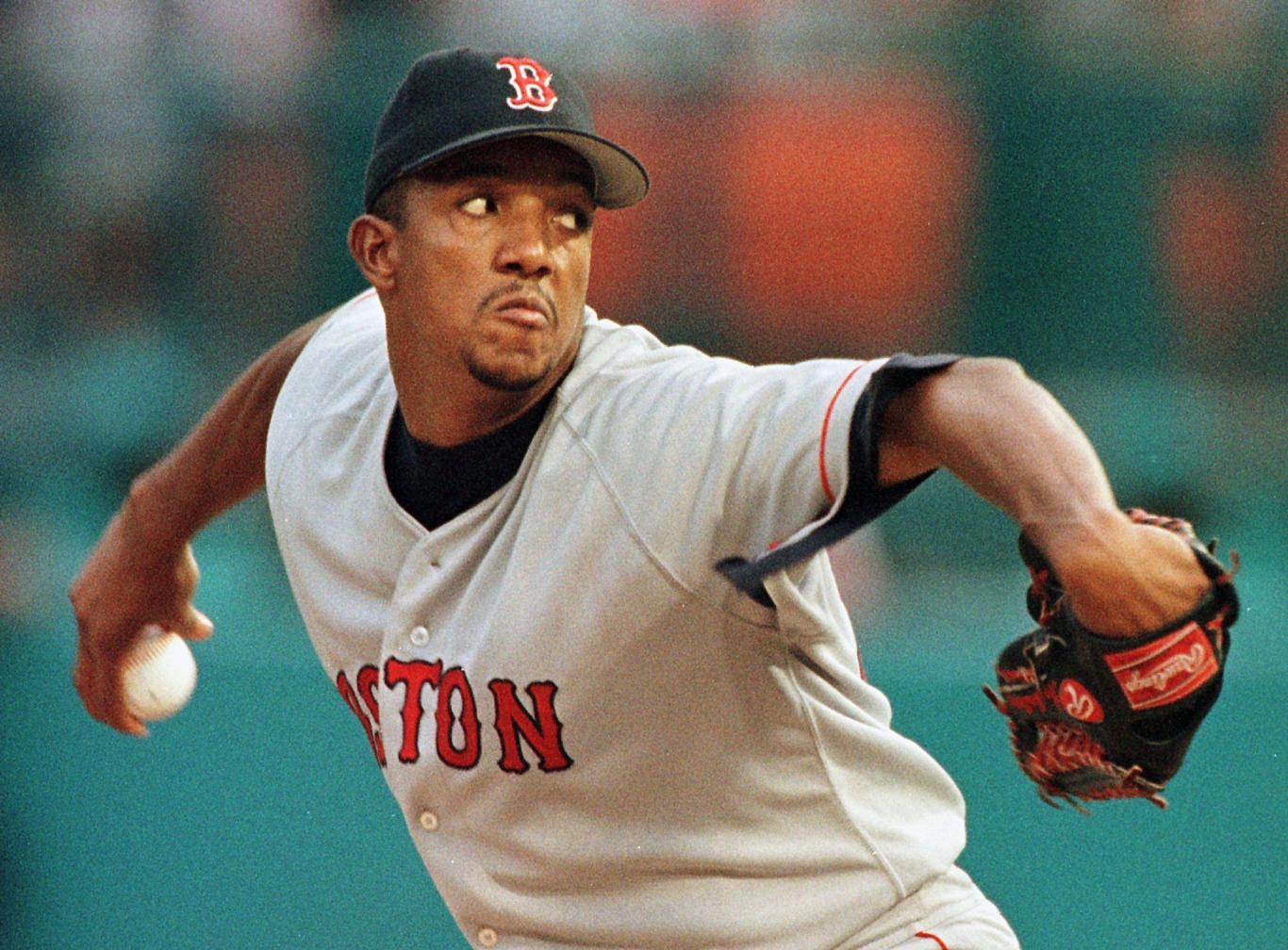 Pedro Martinez Showing How To Change Grips To Trick Hitters Is Amazing