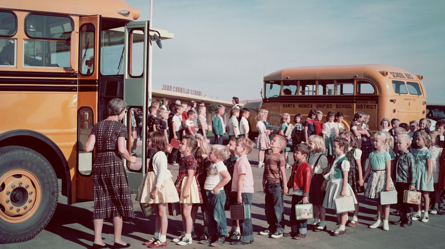 Schoolchilden queueing in pairs to get on the school bus, circa 1960. (Photo by L. Willinger/FPG/Hulton Archive/Getty Images)