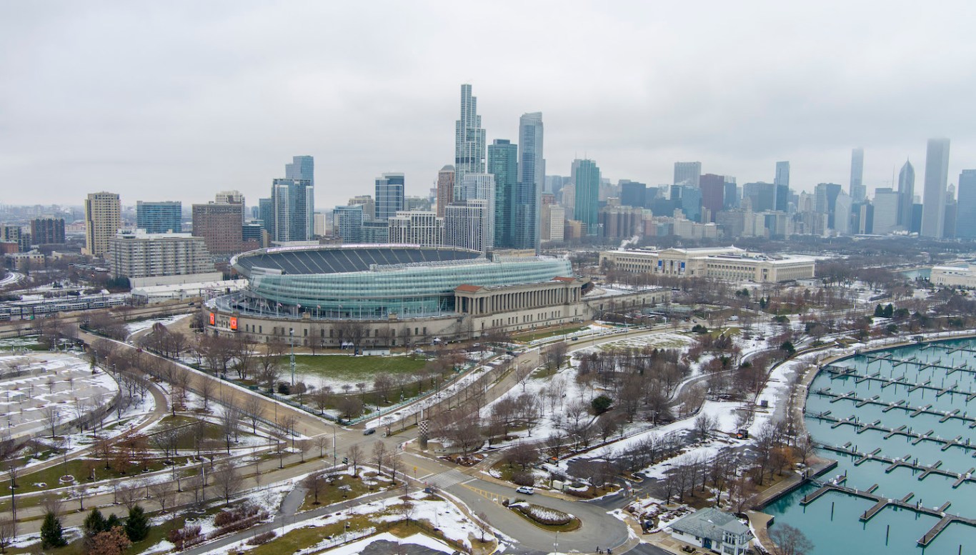 Soldier Field welcomes new Bears season as team pursues stadium options -  Axios Chicago