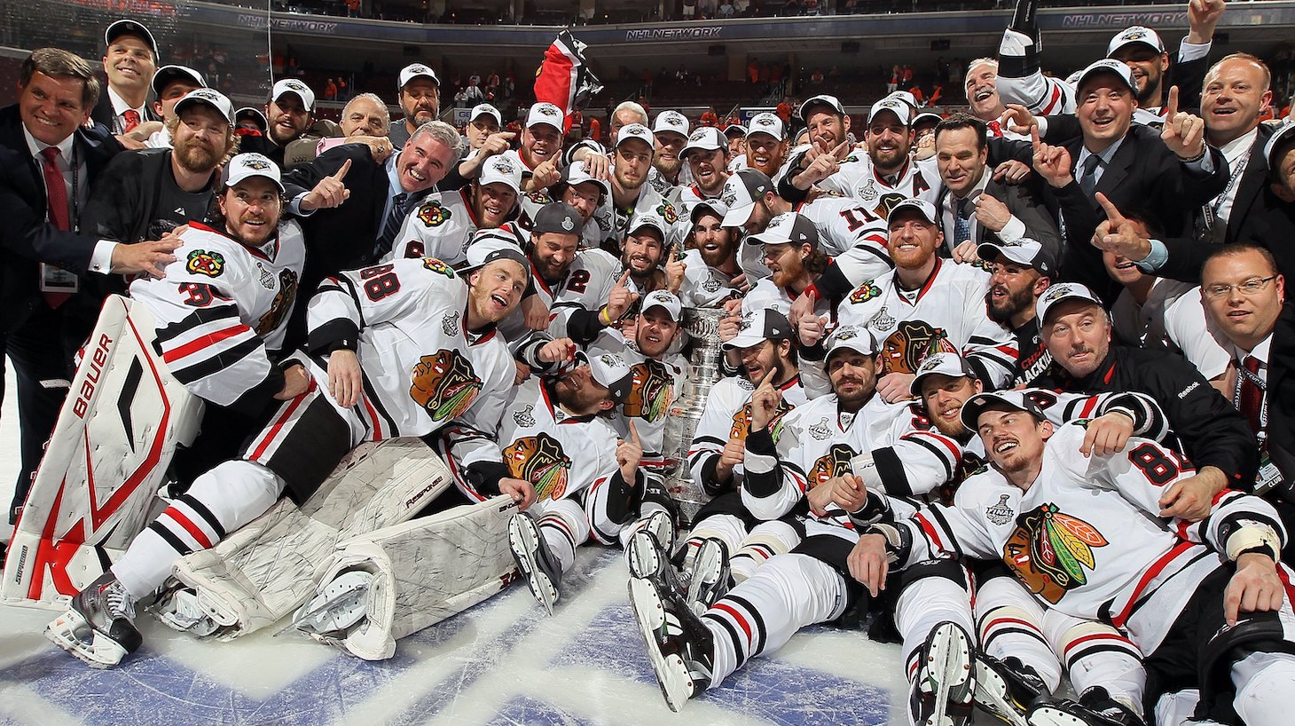PHILADELPHIA - JUNE 09: The Chicago Blackhawks pose for a team photo after defeating the Philadelphia Flyers 4-3 in overtime and win the Stanley Cup in Game Six of the 2010 NHL Stanley Cup Final at the Wachovia Center on June 9, 2010 in Philadelphia, Pennsylvania. (Photo by Jim McIsaac/Getty Images)