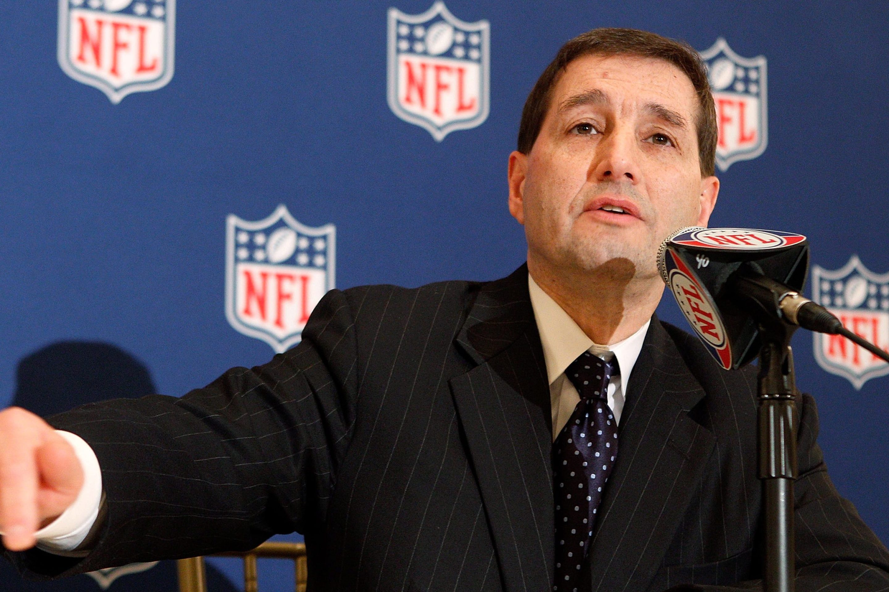 NFL executive Vice President Jeff Pash address the media at the Roosevelt Hotel on March 21, 2011 in New Orleans, Louisiana.