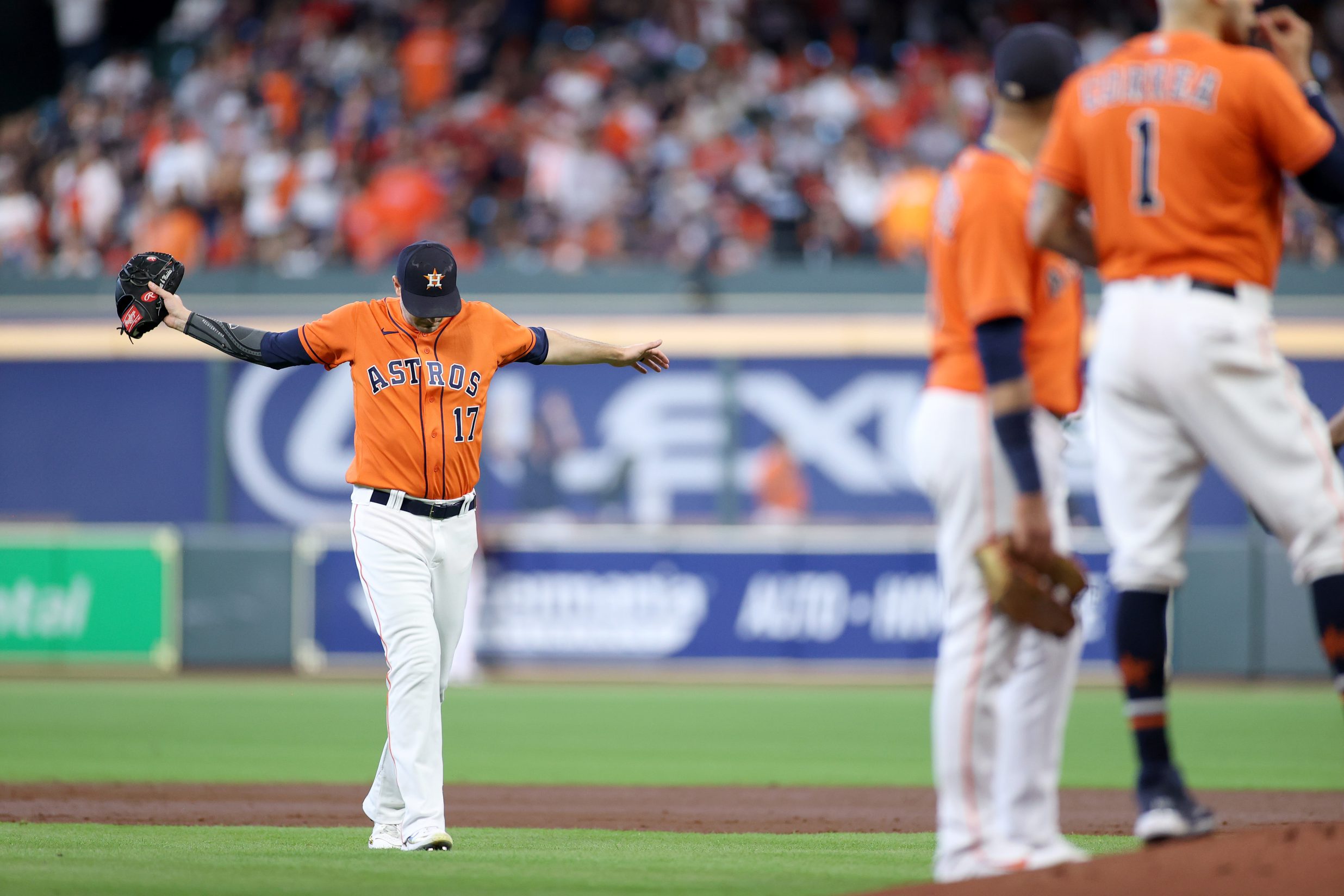 Jake Odorizzi gets ready to pitch