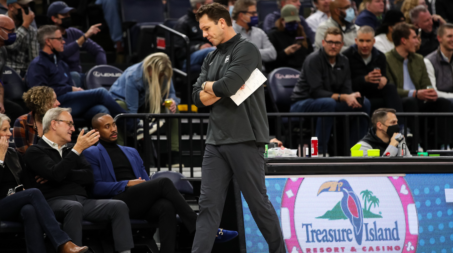 MINNEAPOLIS, MN - NOVEMBER 17: Head coach Luke Walton of the Sacramento Kings looks on in the second quarter of the game against the Minnesota Timberwolves at Target Center on November 17, 2021 in Minneapolis, Minnesota. NOTE TO USER: User expressly acknowledges and agrees that, by downloading and or using this Photograph, user is consenting to the terms and conditions of the Getty Images License Agreement. (Photo by David Berding/Getty Images)
