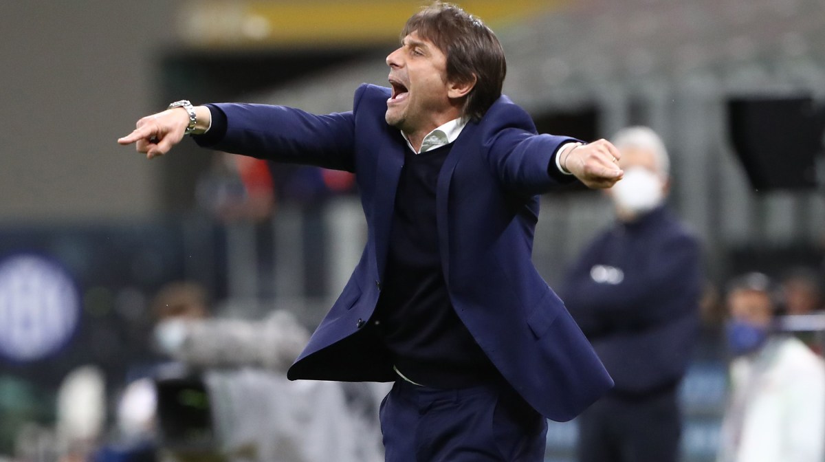 FC Internazionale coach Antonio Conte shouts to his players during the Serie A match between FC Internazionale and AS Roma at Stadio Giuseppe Meazza on May 12, 2021 in Milan, Italy.