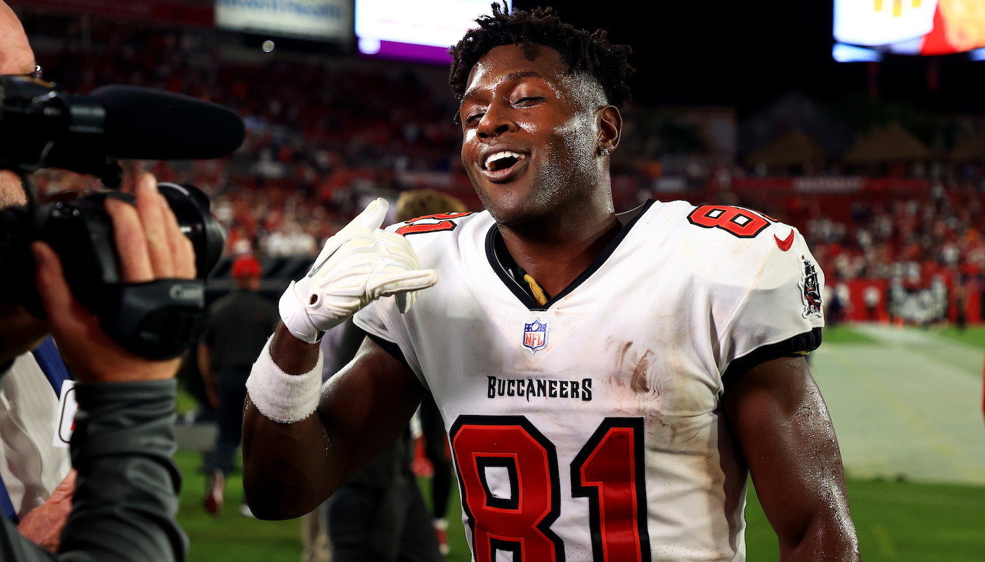 Tampa Bay Buccaneers star Antonio Brown obtained fake COVID-19