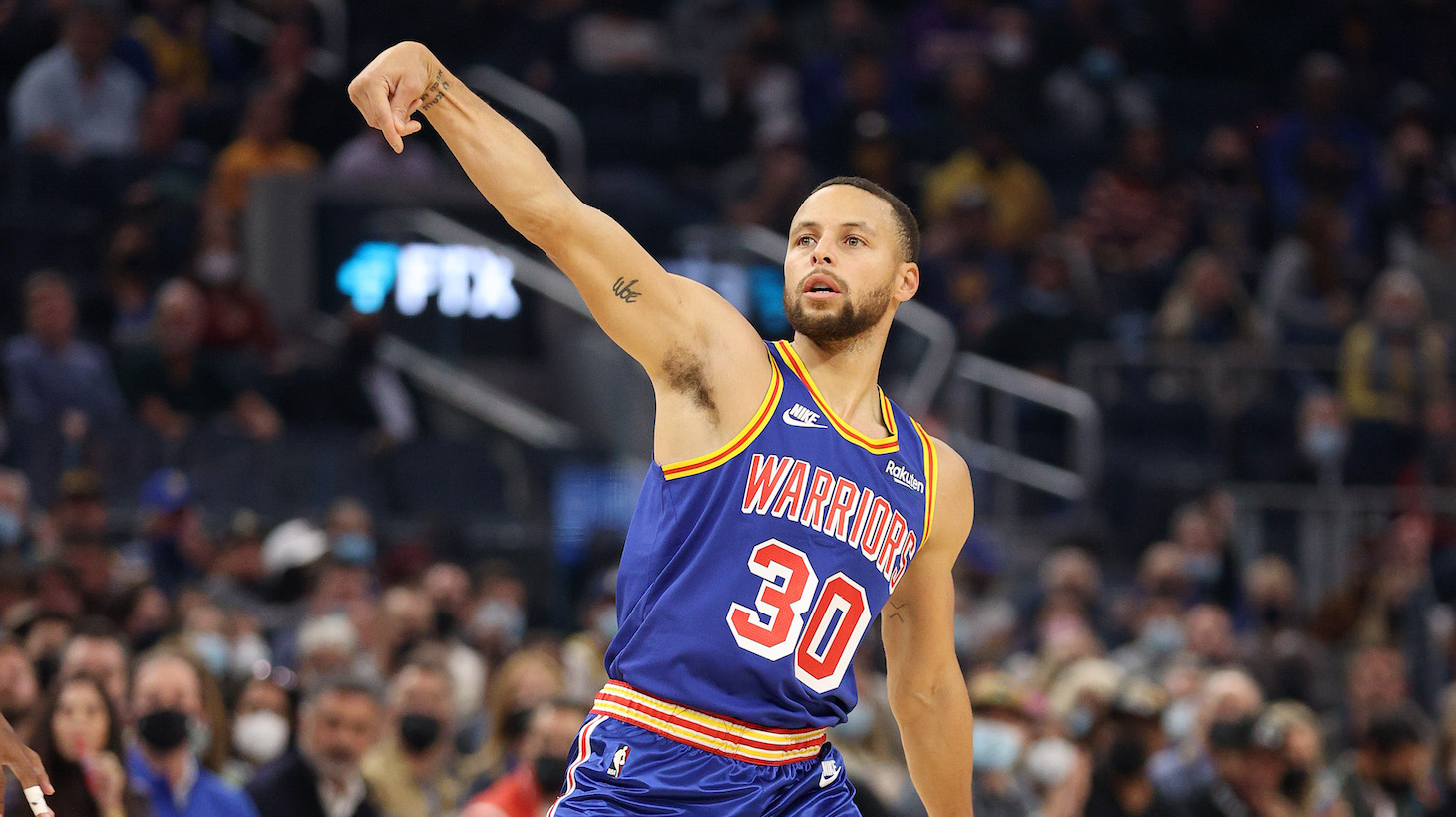SAN FRANCISCO, CALIFORNIA - DECEMBER 03: Stephen Curry #30 of the Golden State Warriors in action against the Phoenix Suns at Chase Center on December 03, 2021 in San Francisco, California. NOTE TO USER: User expressly acknowledges and agrees that, by downloading and/or using this photograph, User is consenting to the terms and conditions of the Getty Images License Agreement. (Photo by Ezra Shaw/Getty Images)