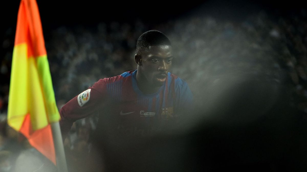 Barcelona's French forward Ousmane Dembele controls the ball during the Spanish league football match between FC Barcelona and Elche CF at the Camp Nou stadium in Barcelona on December 18, 2021.