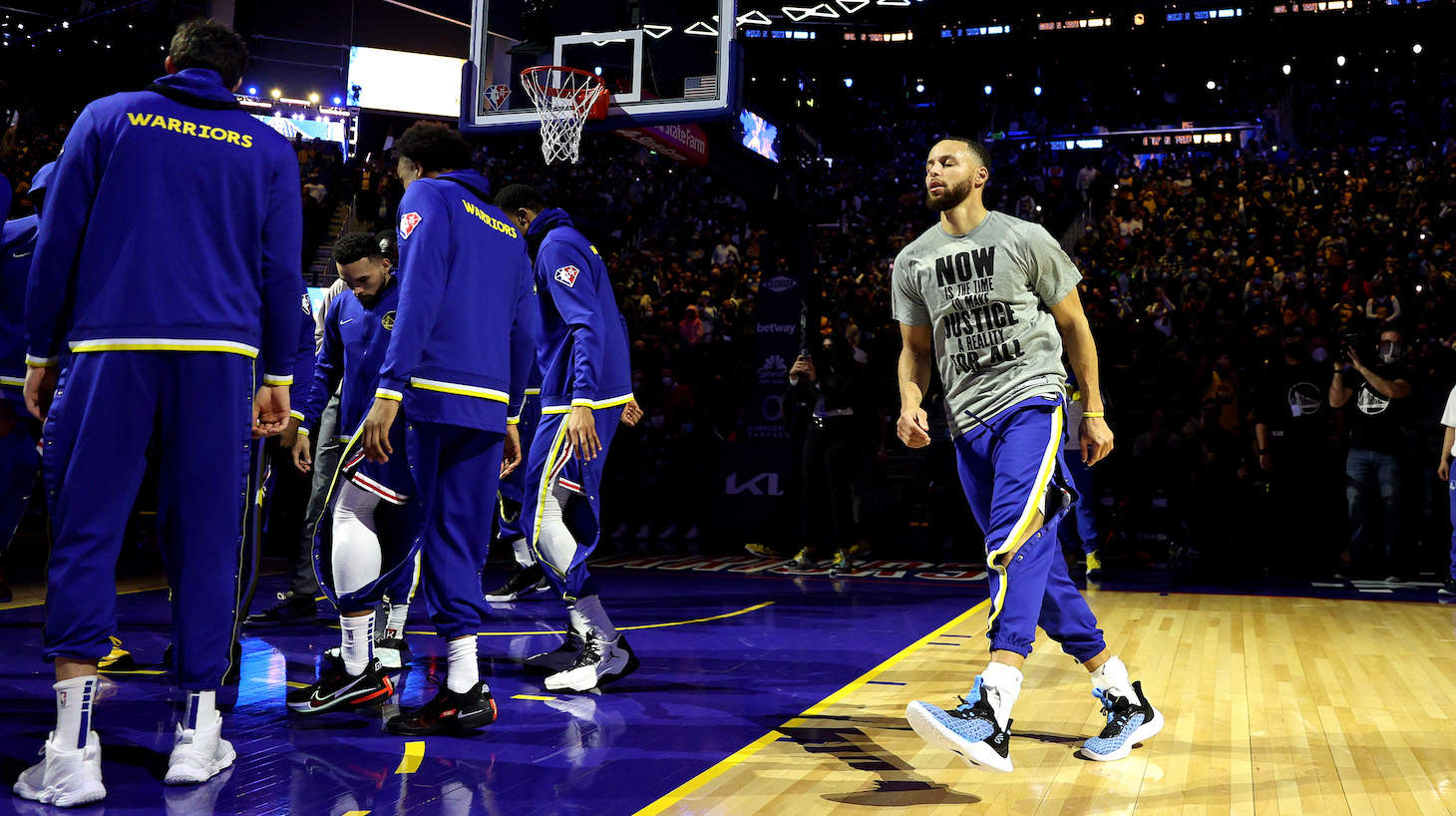 SAN FRANCISCO, CALIFORNIA - JANUARY 18: Stephen Curry #30 of the Golden State Warriors runs around his teammates during player introductions before their game against the Detroit Pistons at Chase Center on January 18, 2022 in San Francisco, California. NOTE TO USER: User expressly acknowledges and agrees that, by downloading and/or using this photograph, User is consenting to the terms and conditions of the Getty Images License Agreement. (Photo by Ezra Shaw/Getty Images)