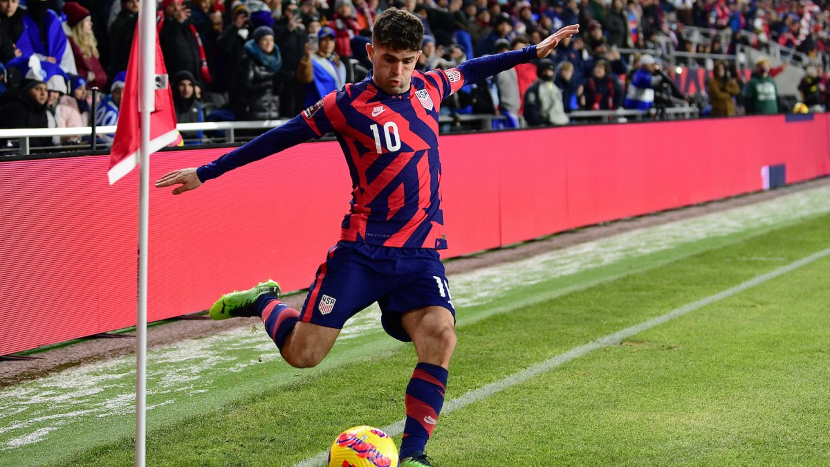 COLUMBUS, OHIO - JANUARY 27: Christian Pulisic #10 of the United States makes a corner kick in the second half during the World Cup qualifying game against El Salvador at Lower.com Field on January 27, 2022 in Columbus, Ohio. (Photo by Emilee Chinn/Getty Images)