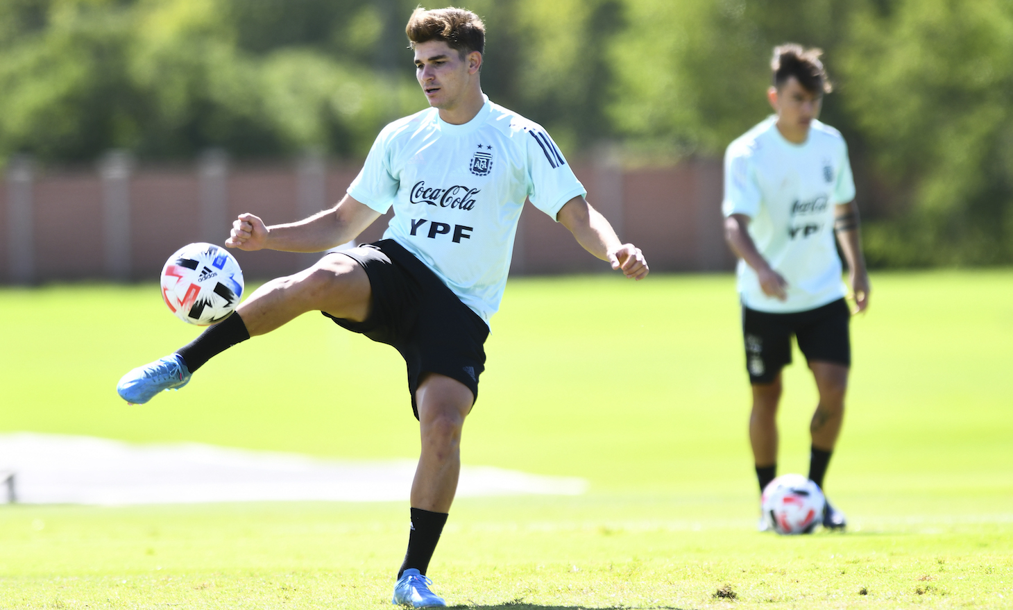 Julian Alvarez of Argentina plays the ball during a training session on January 31, 2022 in Buenos Aires, Argentina.