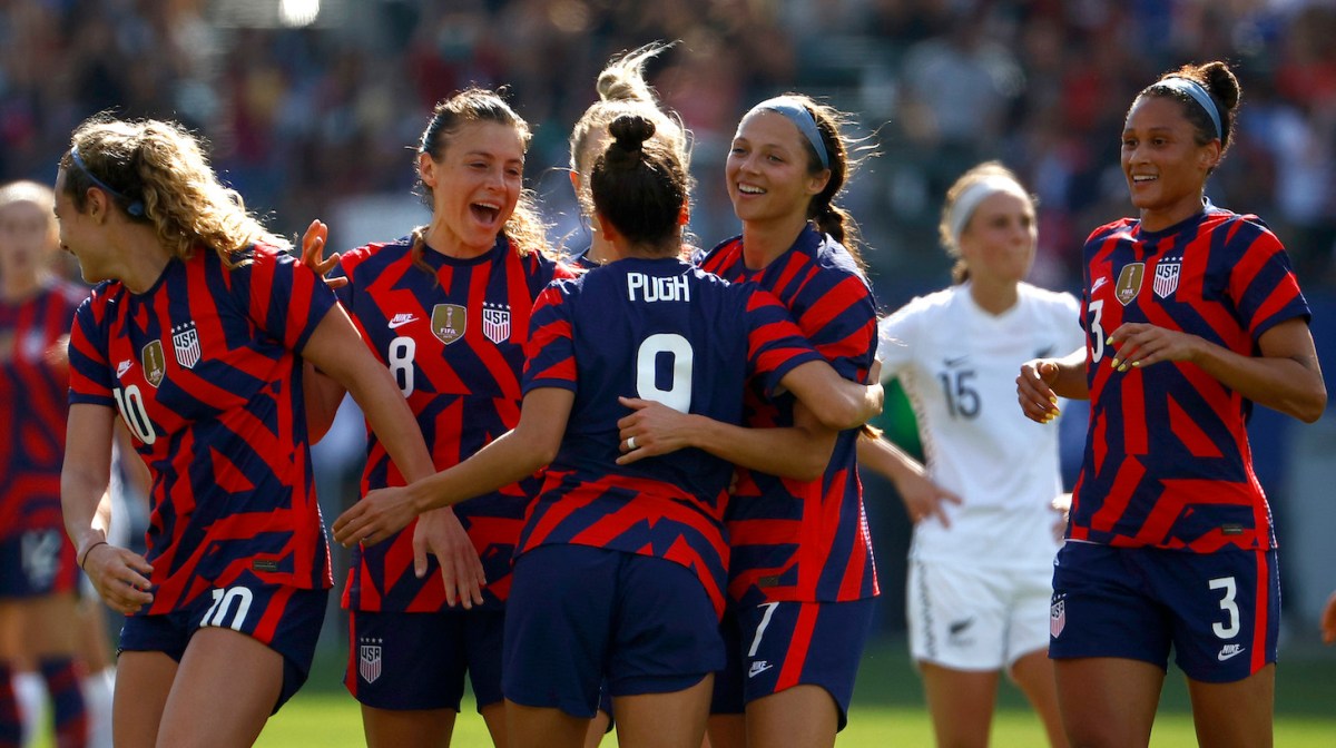 CARSON, CALIFORNIA - FEBRUARY 20: Mallory Pugh #9 of the United States celebrates her goal against New Zealand with teammates during the SheBelieves Cup 2022 at Dignity Health Sports Park on February 20, 2022 in Carson, California. (Photo by Ronald Martinez/Getty Images)