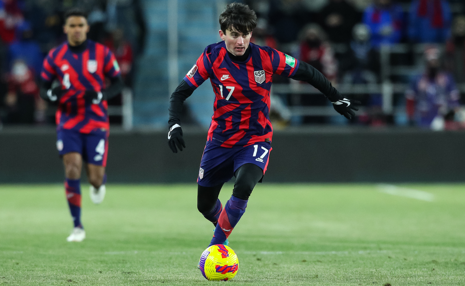ST. PAUL, MN - FEBRUARY 02: Luca de la Torre #17 of the United States dribbles the ball against Honduras in the first half of a World Cup Qualifying game at Allianz Field on February 2, 2022 in St. Paul, Minnesota. The United States defeated Honduras 3-0. (Photo by David Berding/Getty Images)