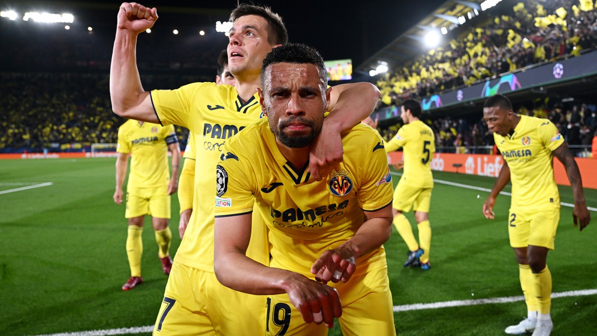 Francis Coquelin of Villarreal CF celebrates a goal which was later disallowed after a VAR review during the UEFA Champions League Quarter Final Leg One match between Villarreal CF and Bayern München at Estadio de la Ceramica on April 06, 2022 in Villarreal, Spain.