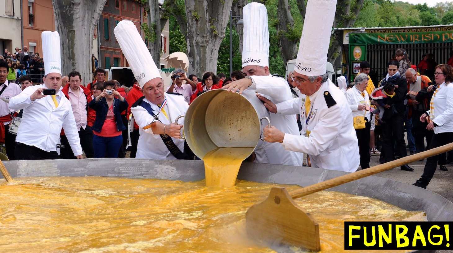 Members of the brotherhood of the Bessieres' giant Easter omelette prepare a giant omelette with thousands of eggs, on April 21, 2014 in Bessieres, southwestern France, as part of a traditional Easter celebration. AFP PHOTO / REMY GABALDA