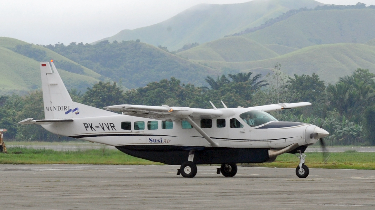 In this photograph taken on June 17, 2011 a Cessna Grand Caravan aircraft of Susi Air prepares to take off at Jayapura airport in Papua province. An Indonesian aircraft with one Australian and one Slovak pilot on board crashed in the country's remote Papua region on September 9, 2011, a company spokesman said, with both men feared dead. AFP PHOTO / ROMEO GACAD (Photo credit should read ROMEO GACAD/AFP via Getty Images)