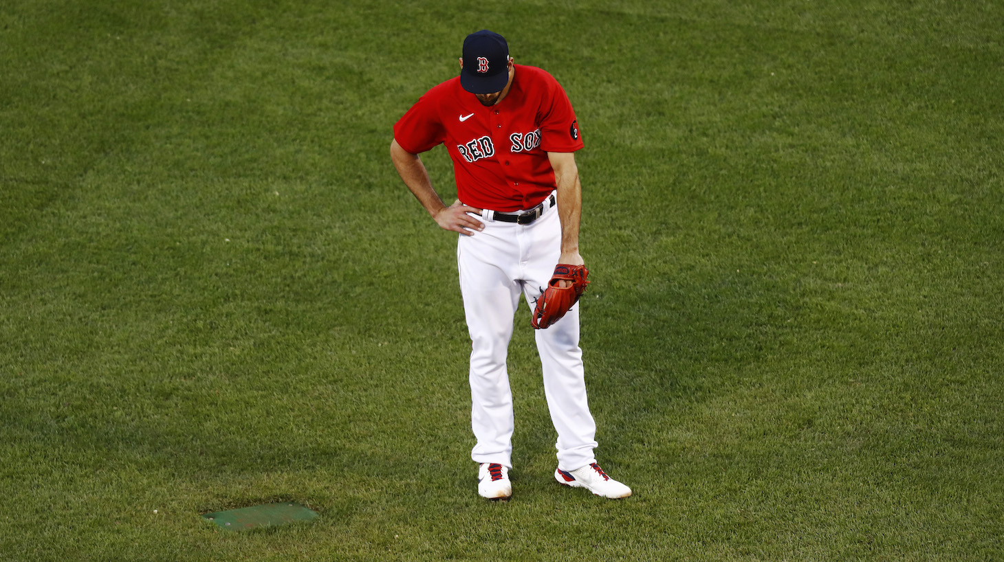 BOSTON, MASSACHUSETTS - MAY 17: Starting pitcher Nathan Eovaldi #17 of the Boston Red Sox reacts during the second inning of the game against the Houston Astros at Fenway Park on May 17, 2022 in Boston, Massachusetts. (Photo by Omar Rawlings/Getty Images)
