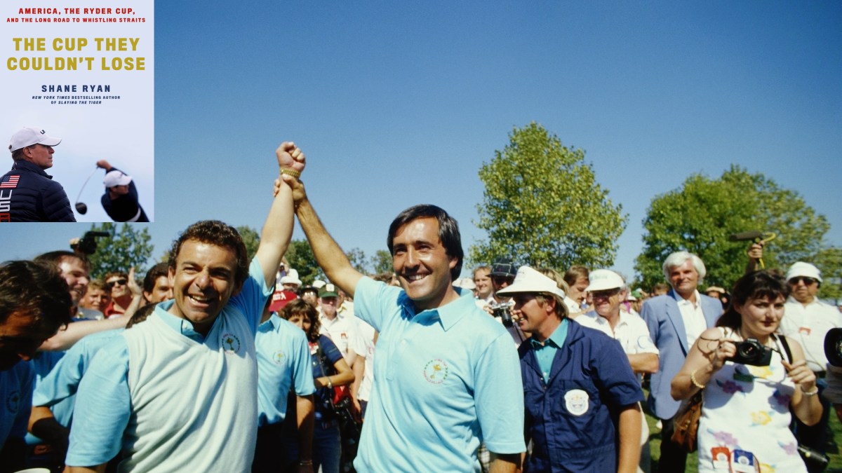 Golfers Tony Jacklin and Seve Ballesteros (right) celebrate the victory of the European team in the Ryder Cup in 1987.