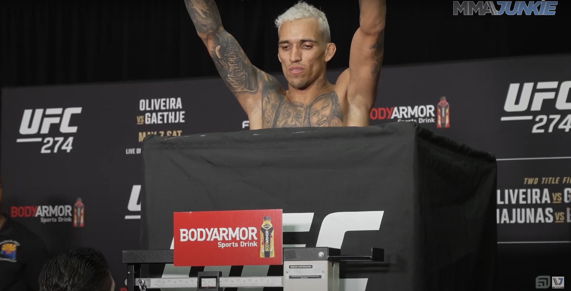 Charles Oliveira misses weight for the first time.