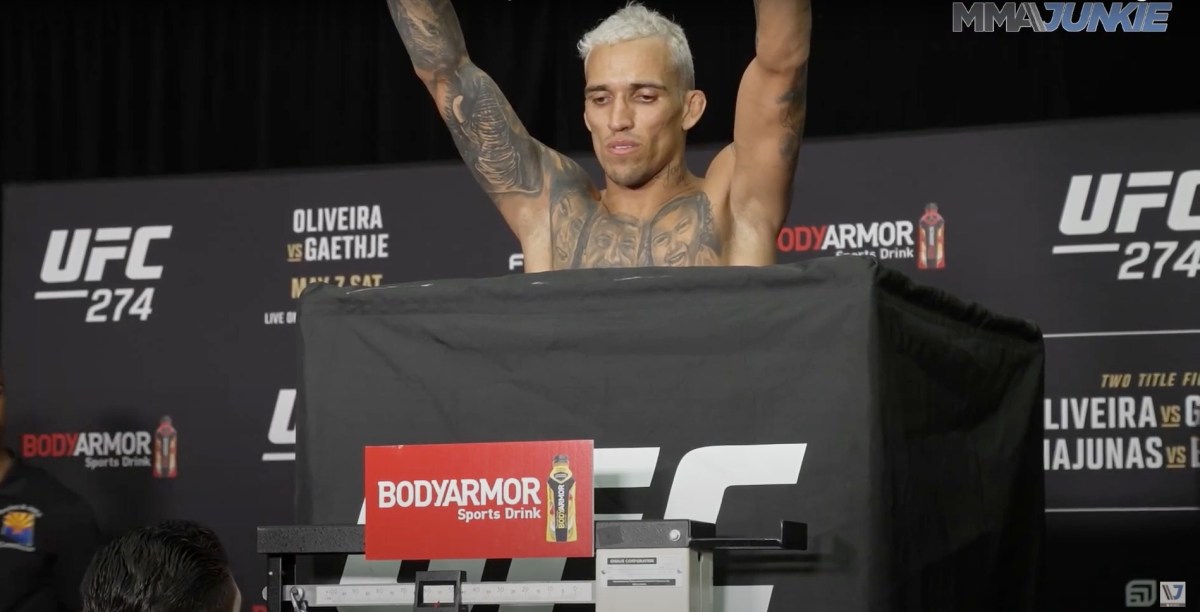 Charles Oliveira misses weight for the first time.