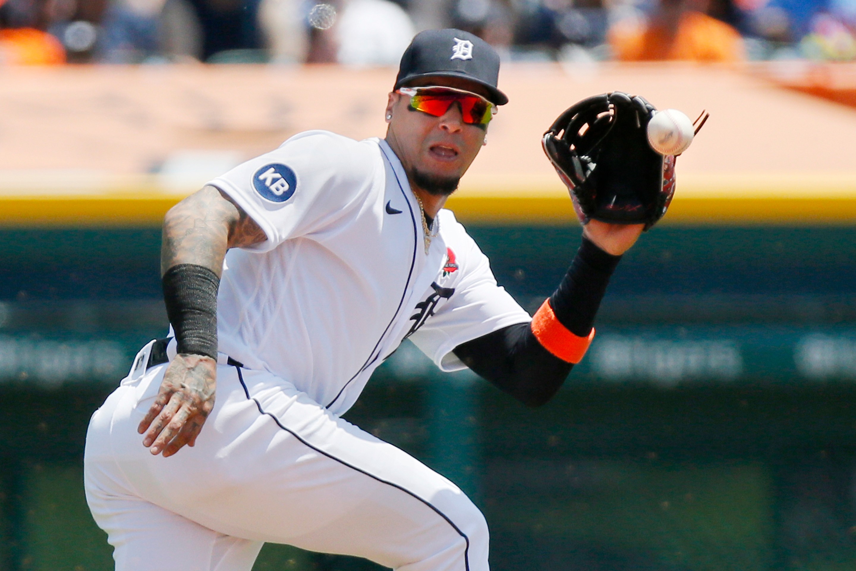 Javier Baez fields a chopper