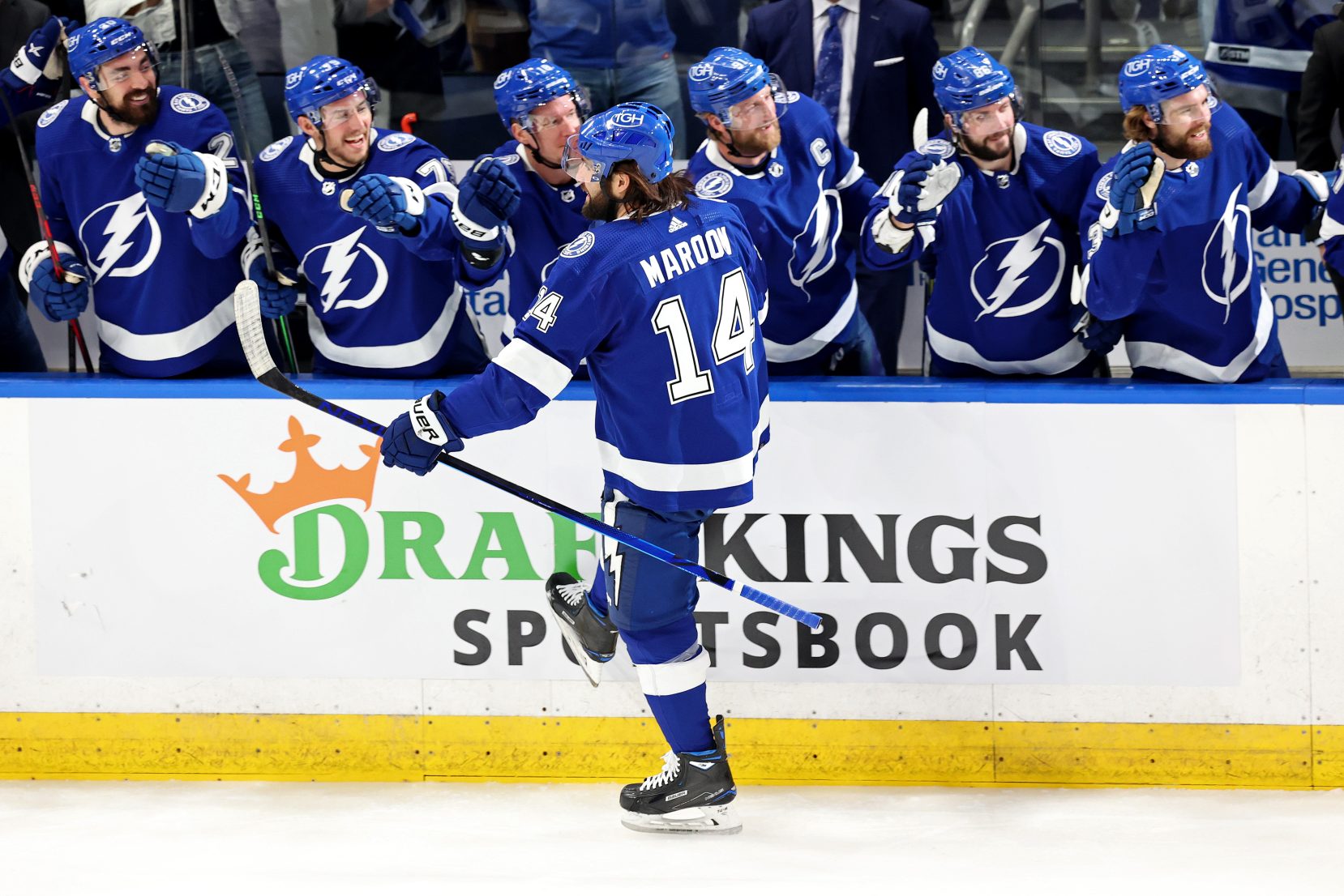 Pat Maroon celebrates with his teammates